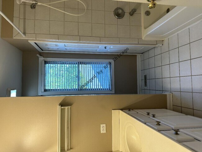 Building Photo - 5490 Fox Path Ln