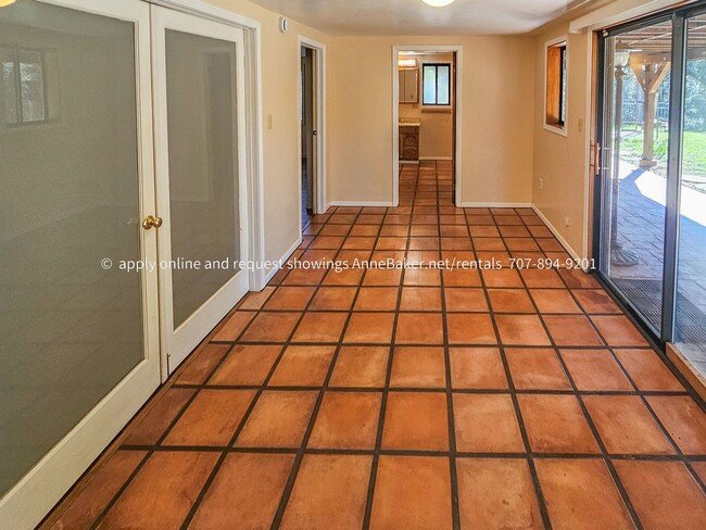 Building Photo - Exquisite Home among the Oak Trees