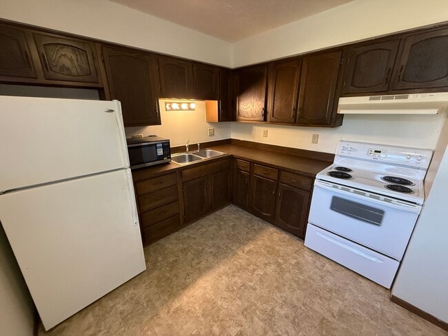 Building Photo - 2 bedroom, 1 bath apartment