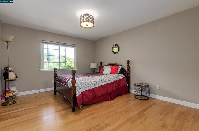 Building Photo - 3434 Woodview Dr
