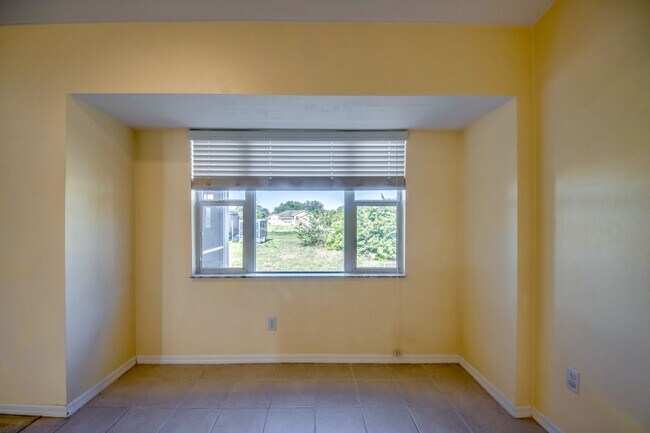 Building Photo - COMING SOON! 3 bedroom 2 bathroom single f...