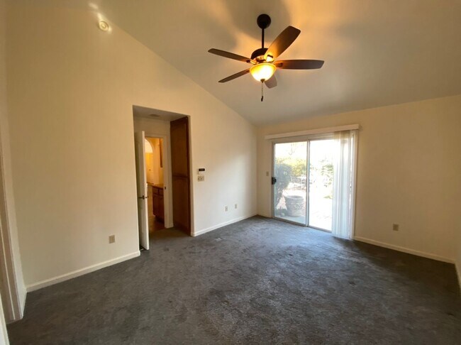 Building Photo - Single story located on a court!