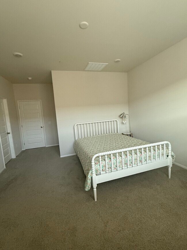 Building Photo - 28130 Melrose Dr