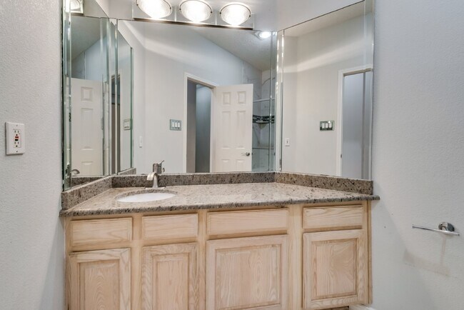 Building Photo - Beautiful 3-2 on unbelievable corner lot w...