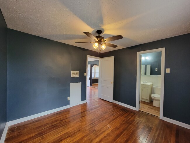Building Photo - 1 bedroom, 1 Bathroom