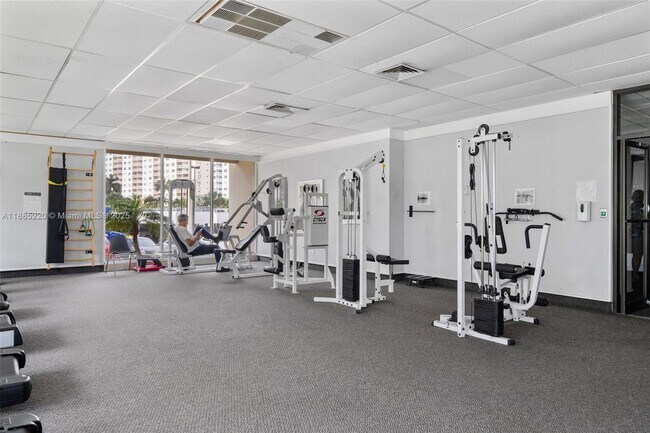 Building Photo - 300 Bayview Dr