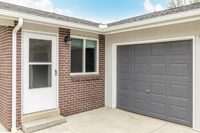 Building Photo - Lovely Two Bed one bath in Arvada for rent