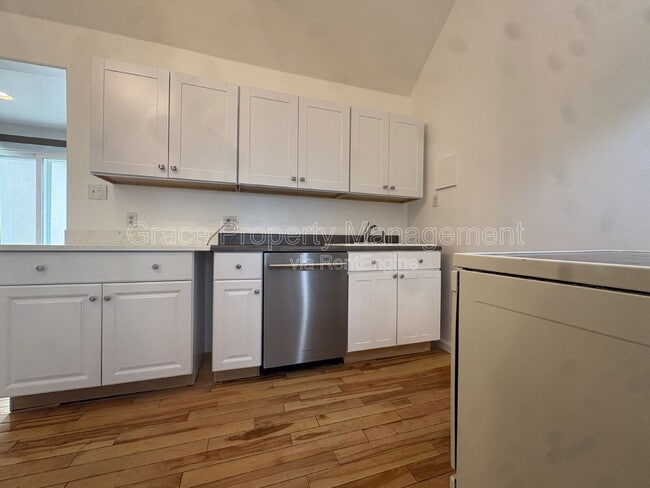 Building Photo - 310 S 2nd Ave