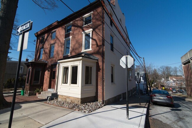 Primary Photo - 317 W 2nd St