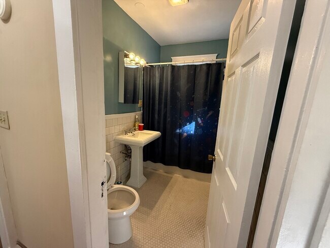 Building Photo - 17 Wales St