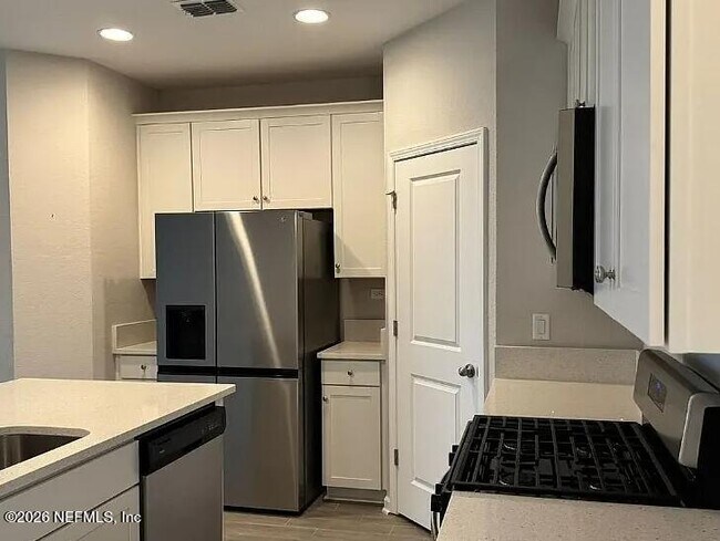 Building Photo - 378 Brandon Lks Dr