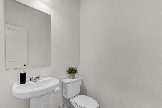 Building Photo - 8348 Hawkview Dr