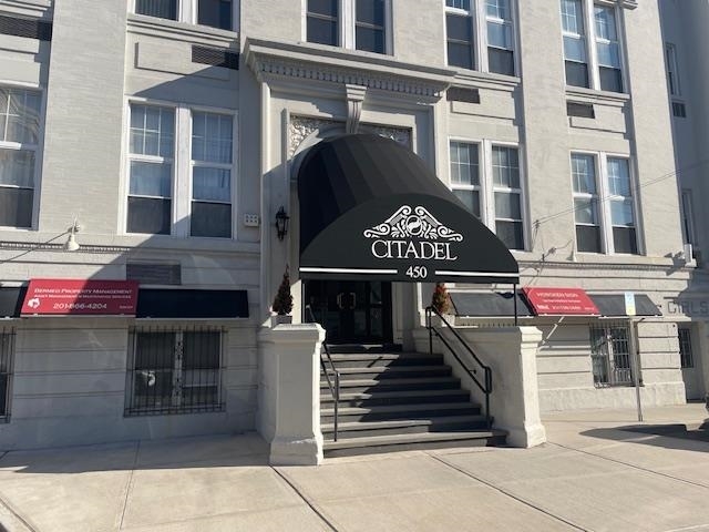 Building Photo - 450 7th St
