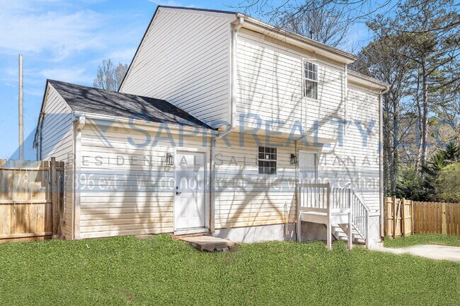 Building Photo - 594 Waynes Ct SE