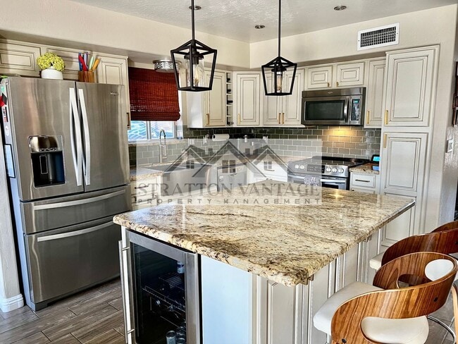 Building Photo - 4682 W Oakland St