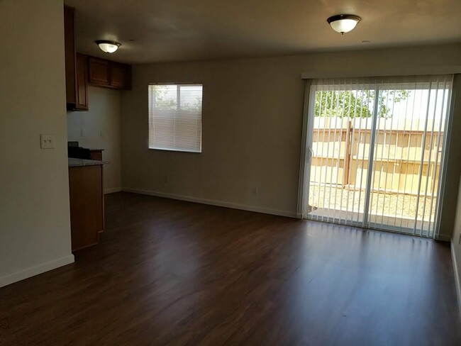 Building Photo - 143 Brookridge Dr