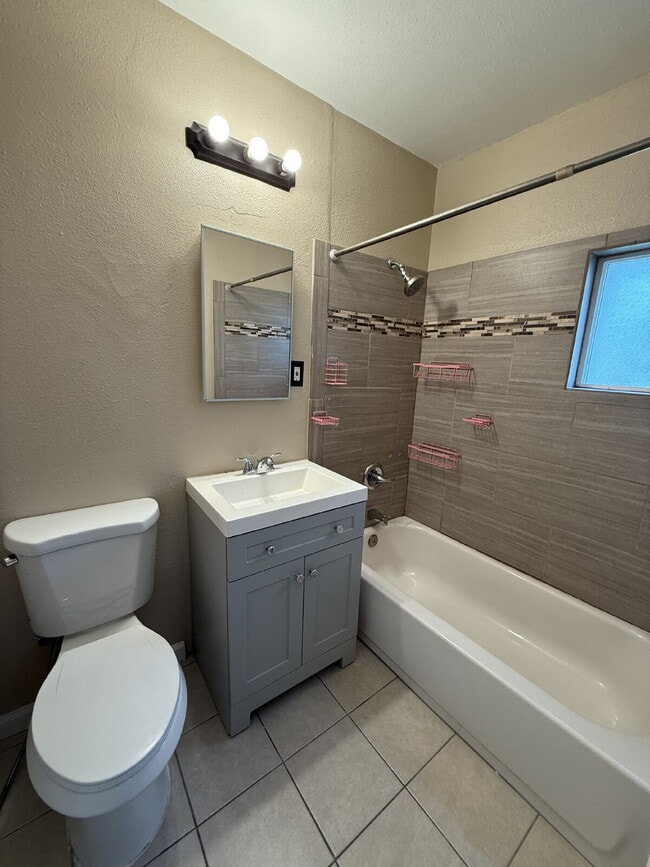 Building Photo - Spacious 4 Bedroom 2.5 Bathroom Hayward Home with Fresh Paint and New Carpet