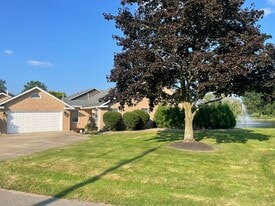 Front view - 121 Clubhouse Cir