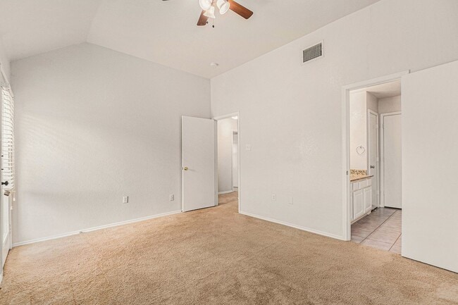 Building Photo - Discover your new home in this spacious 3-bedroom, 2-bath duplex located in the charming city of ...