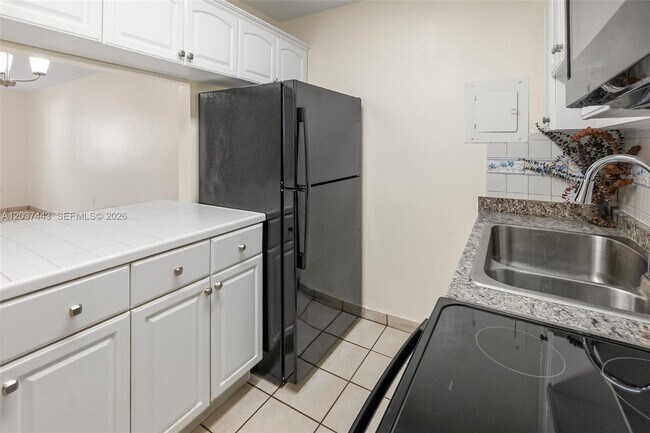Building Photo - 677 SW 9th Ave