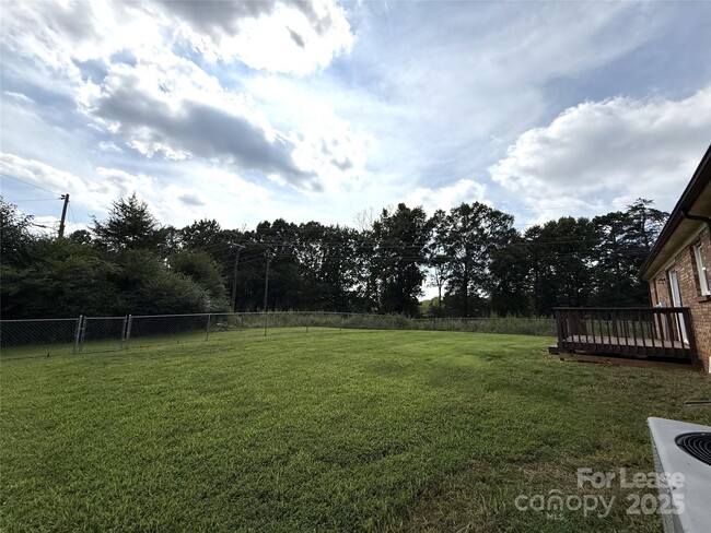 Building Photo - 4712 Jamee Dr