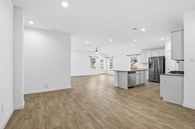 Building Photo - 14251 Big Bnd Dr