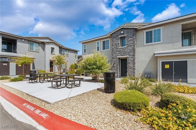 Building Photo - 5730 Sky Pointe Dr
