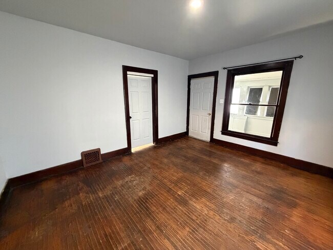 Building Photo - 1519 Fairchild-E