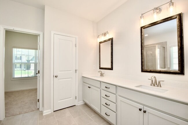 Building Photo - Brand New Hugston Home Near Lee Scott Acad...