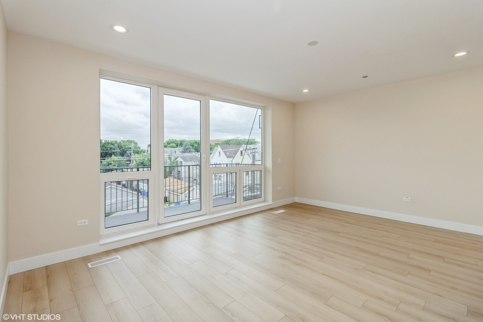 Building Photo - 3045 W Irving Park Rd