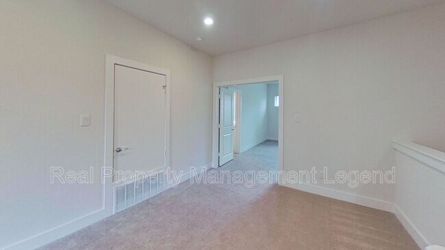 Building Photo - 1056 Maverick Dr