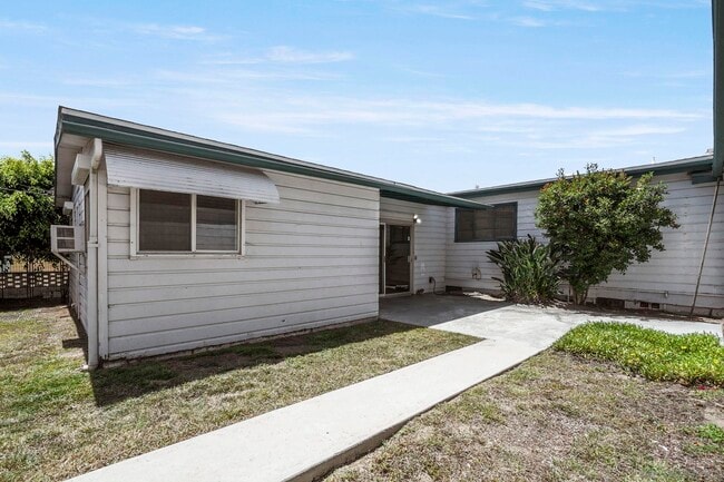 Building Photo - 643 Nautilus St