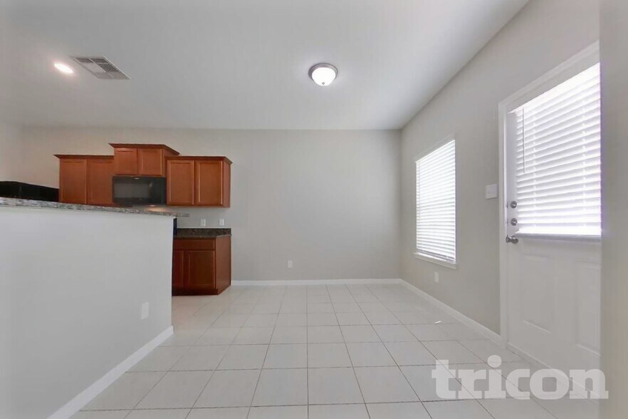 Building Photo - 640 Totem Trail Dr