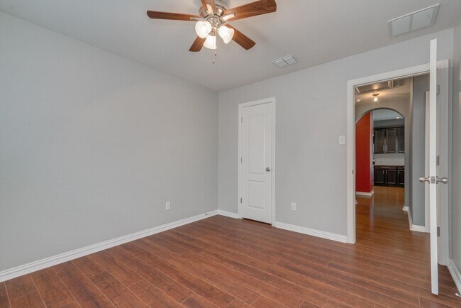 Building Photo - 292 Strawberry Blonde Dr