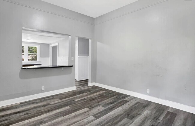 Building Photo - 1633 Phillips Ln