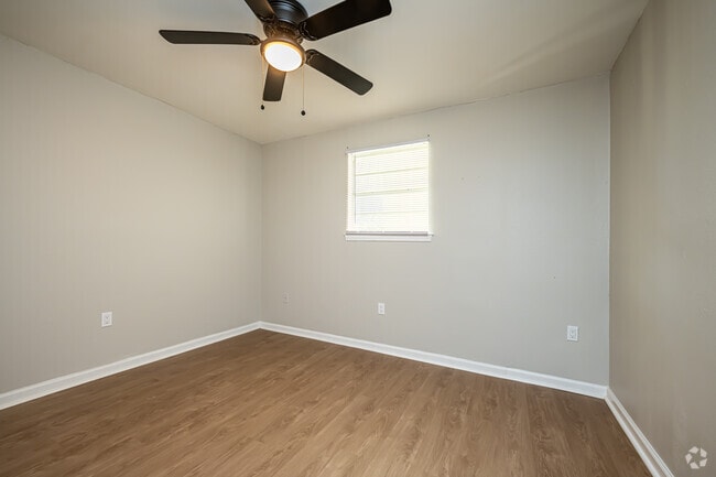 2BR, 1BA - 735SF - Primary Bedroom - Monet V
