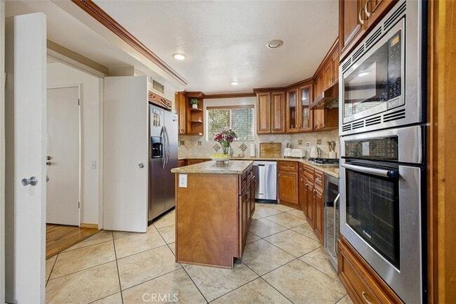 Building Photo - 5305 White Oak Ave