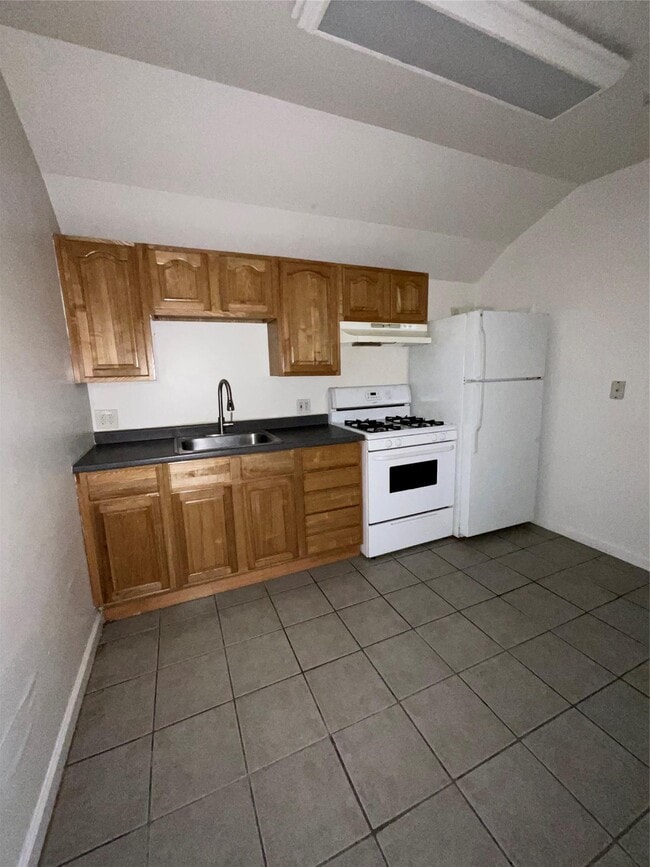 Building Photo - 18 Schneider Ave