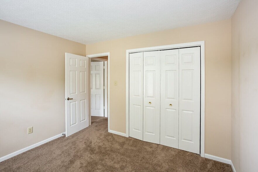Building Photo - 421 N Shore Ct