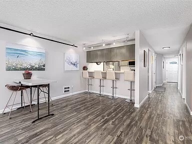 Building Photo - 690 NW Atalanta Way