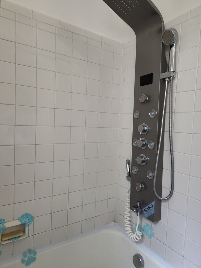 Building Photo - 1718 Fallowfield Ave