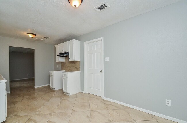 Building Photo - 4522 Donalbain Dr
