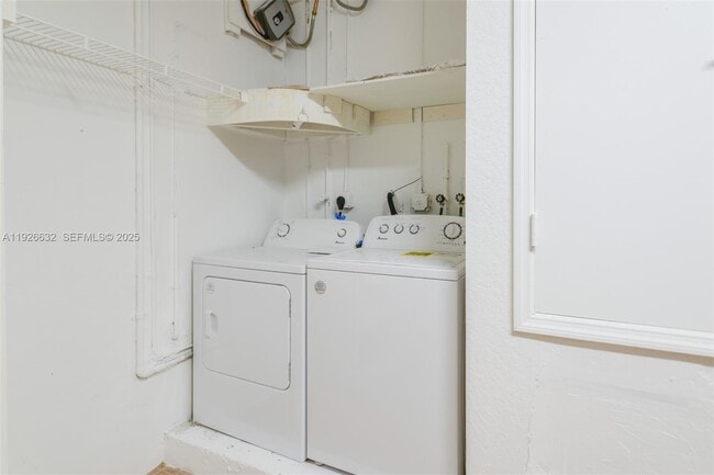 Building Photo - 5290 SW 134th Ave