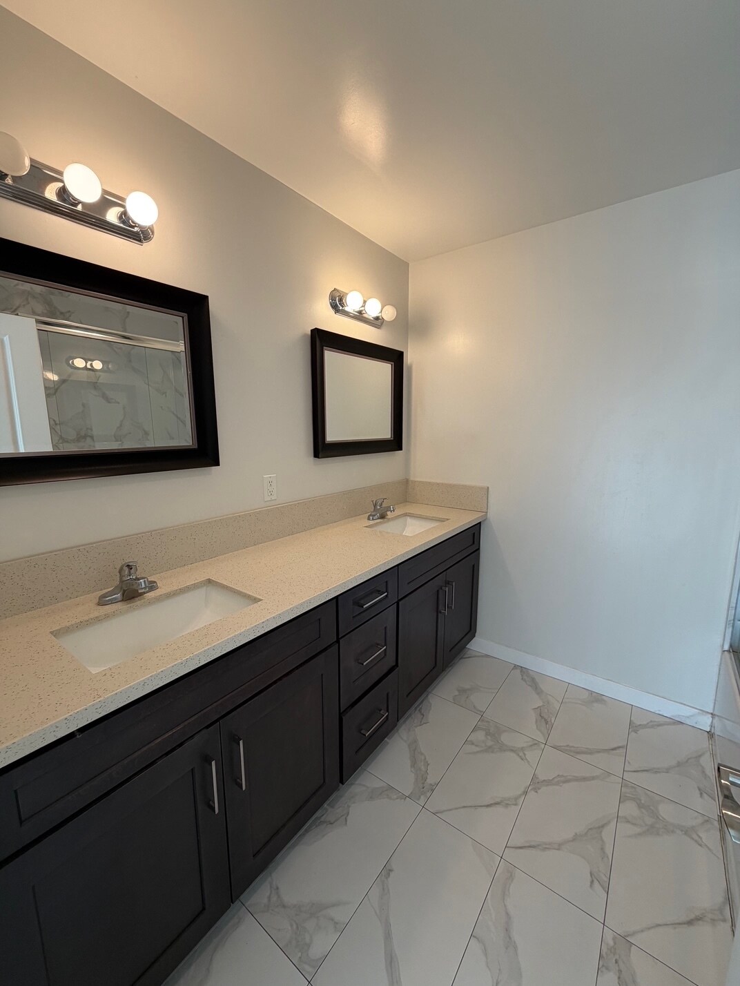 Building Photo - 2314 Montrose Ave