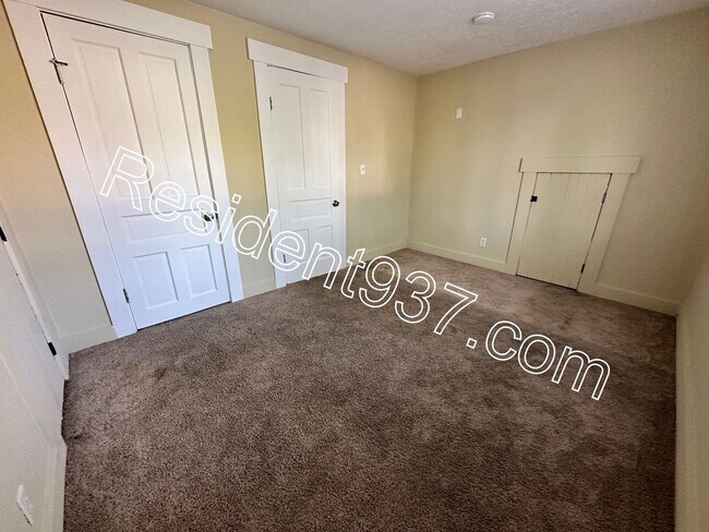 Building Photo - 2 Bed 2 Bath home
