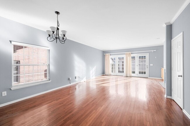 Building Photo - Awesome 2BE/2.5BA duplex Incredible location near Vanderbilt University!