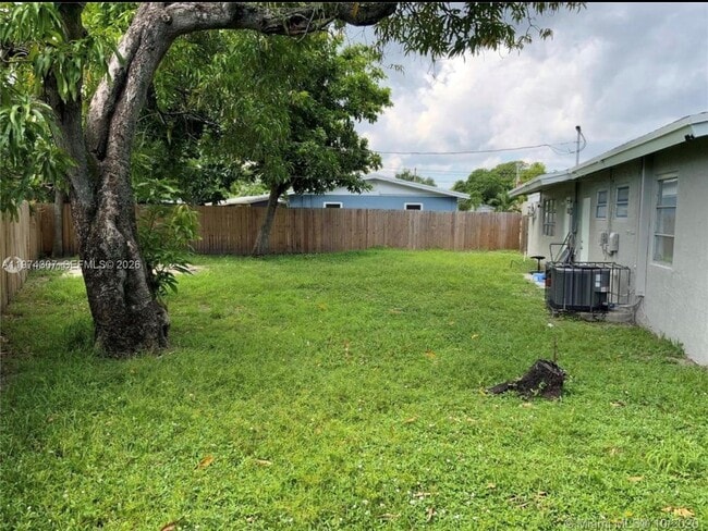 Building Photo - 1106 NW 18th Ct