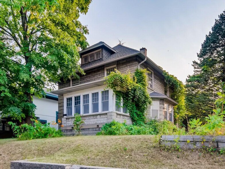 Primary Photo - 245 Hamline Ave S