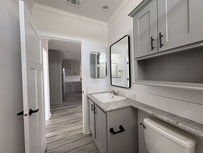 Building Photo - 142 Blue Beard Dr