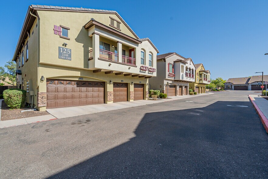 Building Photo - 2725 E Mine Creek Rd